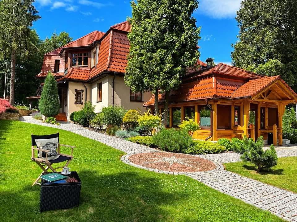 Villa Filmowiec – noclegi w centrum Polanicy-Zdroju